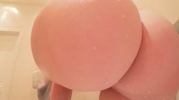 A girl with a big and juicy ass gets creampied