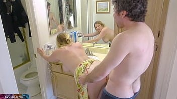 Fucking stepmom while she cleans the bathroom