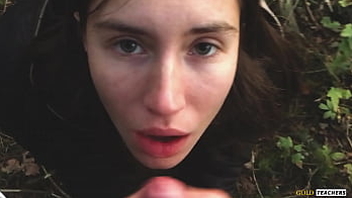 Junge schüchterne Russin gibt in einem deutschen Wald einen Blowjob und schluckt Sperma in POV (erster selbstgedrehter Porno aus Familienarchiv). #amateur #homemade #skinny #russiangirl #bj #blowjob #cum #cuminmouth #swallow