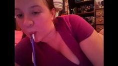 amateur girl puts toothbrush in ass