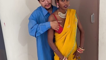 Desi kam wali bai ke sath makan malik ne kiya khub ghapa ghap