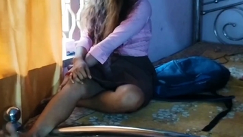 Tuition teacher leaves school girl with food