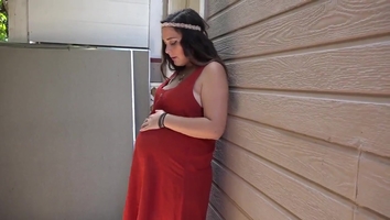 Water Broke during Mindy's Pregnancy(Fake)