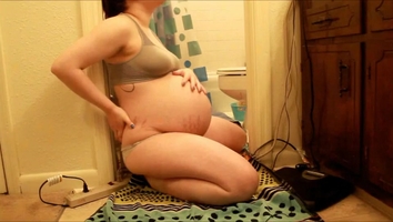 the Step mother of love: this pregnant girl has a water break on camera