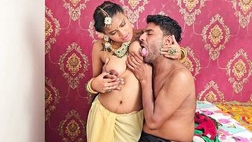 Very Hungry Indian Mature Bhabhi Seduces and Fucked from her Boyfriend