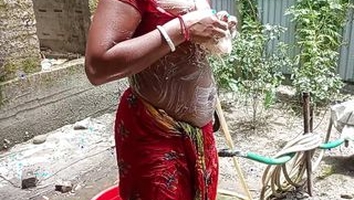 new video yours bhabhi I took a video while taking a bath