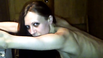 Russian amateurs gangbang at home