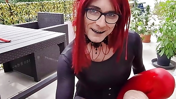 Davine needs to work hard for the Cum she needs to swallow.