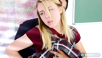 Teen Schoolgirl Cali Sparks Gets Dicked in Detention